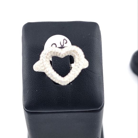 Elegant 925 Sterling Silver Heart Ring – Polished & Chic Design - Picture 3 of 11